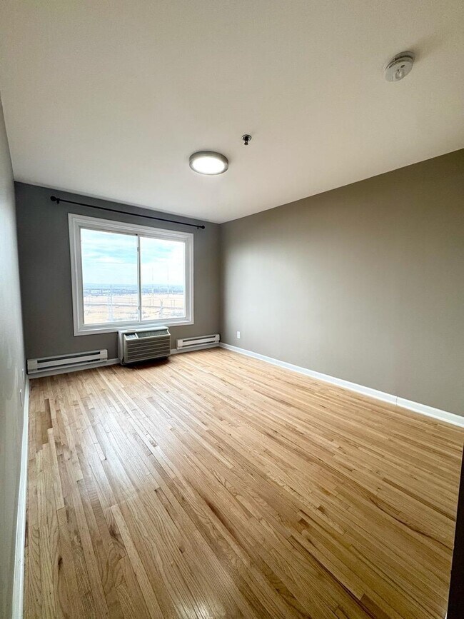 Foto del edificio - 1911 Grand Ave