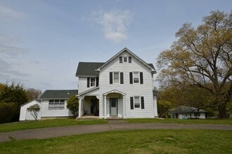 Building Photo - 99 Bayview Ave