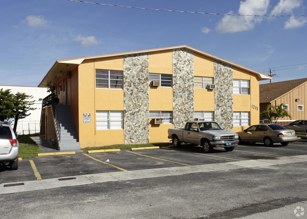 Primary Photo - 1215 W 66th St