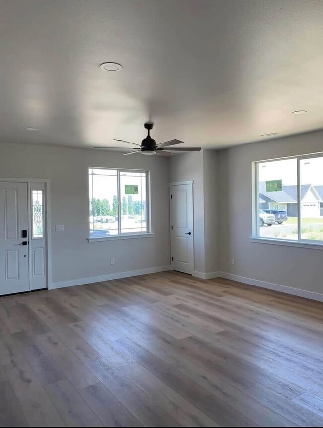 Building Photo - 6549 WA-262