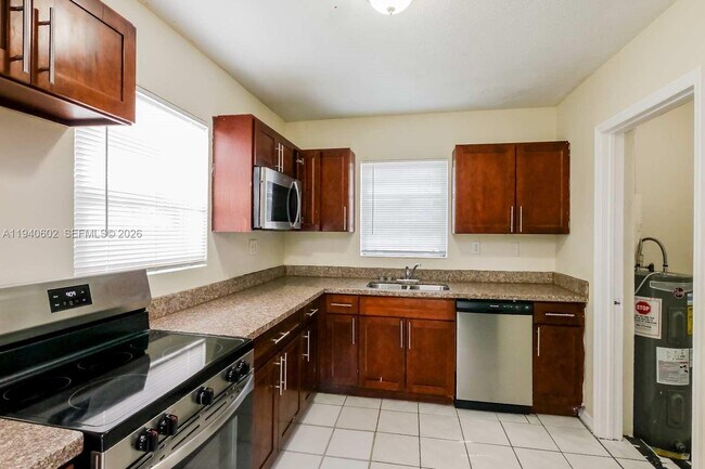 Foto del edificio - 998 NW 202nd St