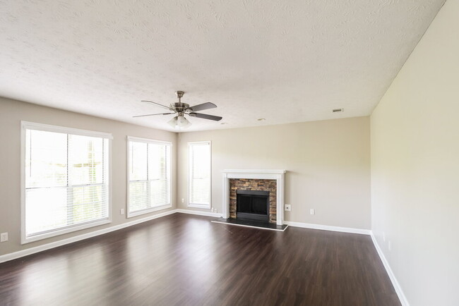 Building Photo - 671 Woodstone Rd