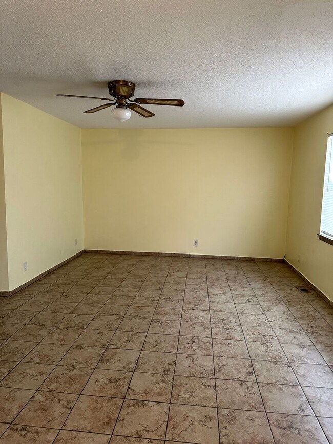 Foto del edificio - 3 bedroom 1.5 bathroom home in the heart o...