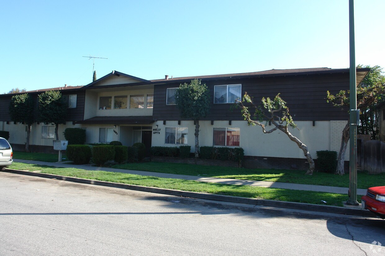 Primary Photo - 1082 Oakmont Dr