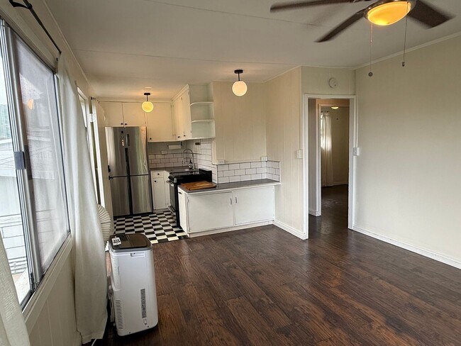 Foto del edificio - Charming 2BR Cottage Minutes from Kaimuki – Bright Home with Updated Kitchen