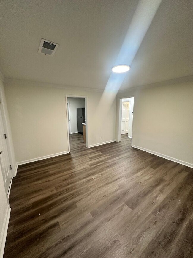 Foto del edificio - Newly renovated house for lease!