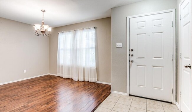 Foto del edificio - Spacious 3-2-2 on a corner lot in Fort Worth!