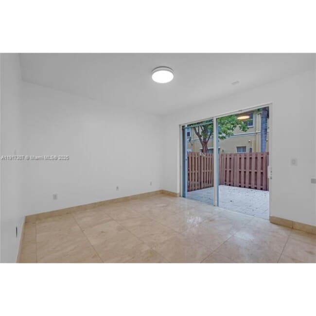 Foto del edificio - 8643 NW 112th Pl