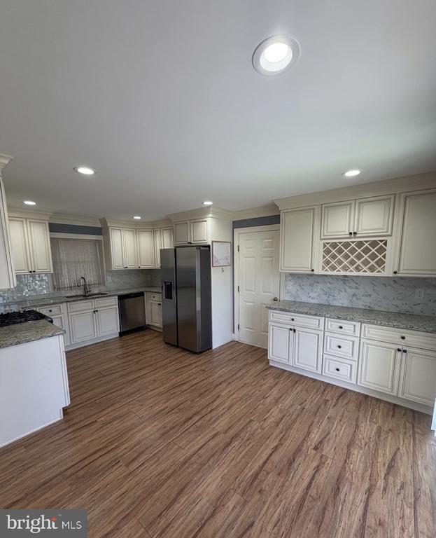 Foto del edificio - 34 Hopkins Ln