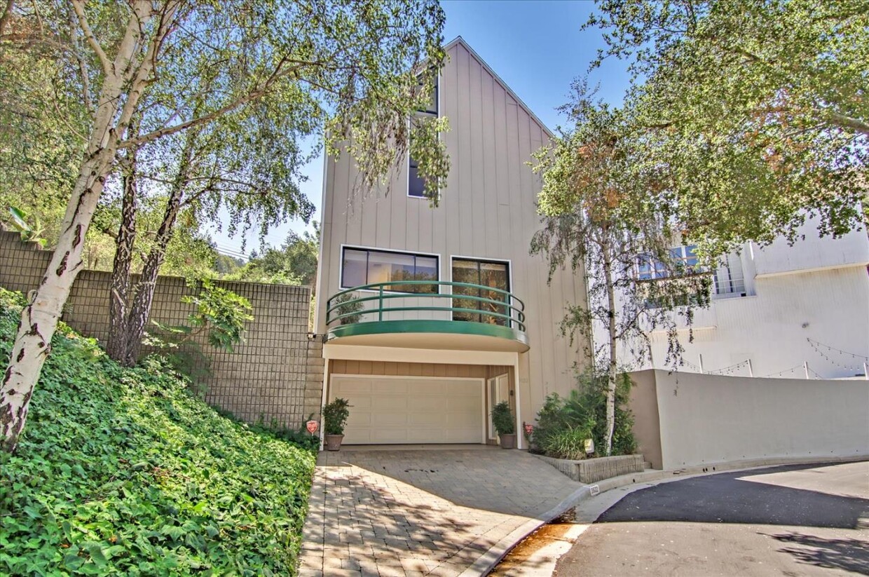Primary Photo - 3522 Knobhill Dr