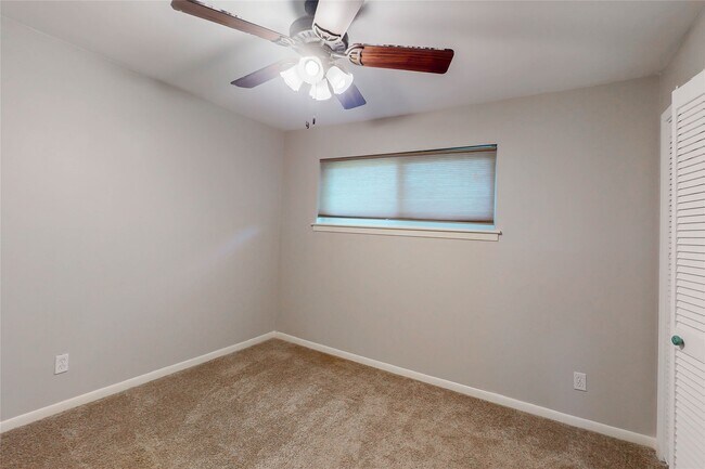 Building Photo - 5338 Creekbend Dr