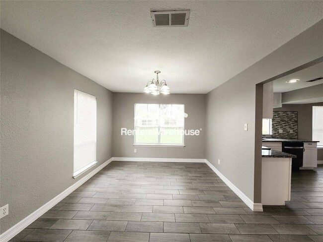 Building Photo - 2110 Hilton Head Dr