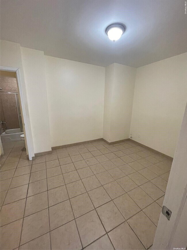 Foto del edificio - 90-23-90-83 83rd Ave