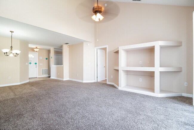 Building Photo - 831 Cave Hollow Ln