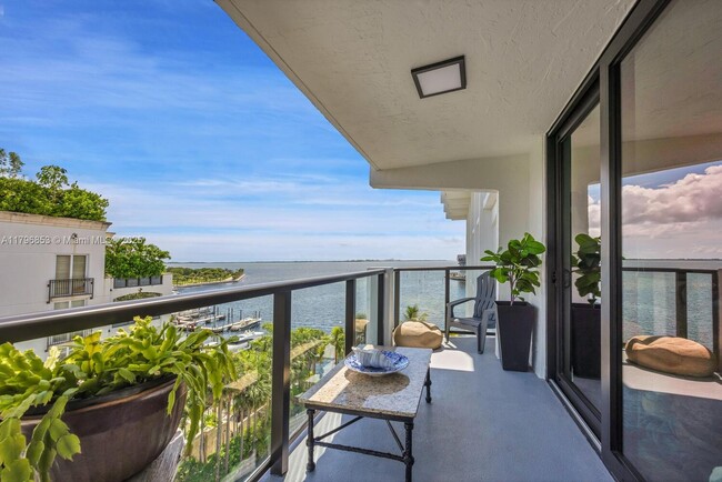 Building Photo - 1600 S Bayshore Ln