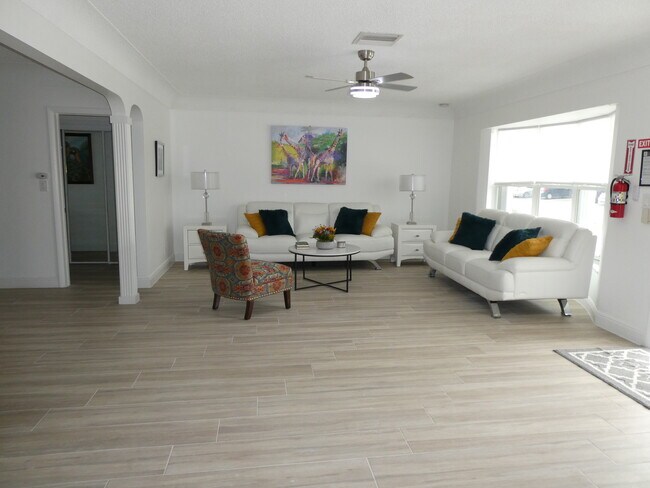 Foto del edificio - 2628 NE 49th St