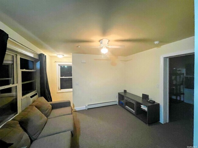 Building Photo - 10 Pershing Pl