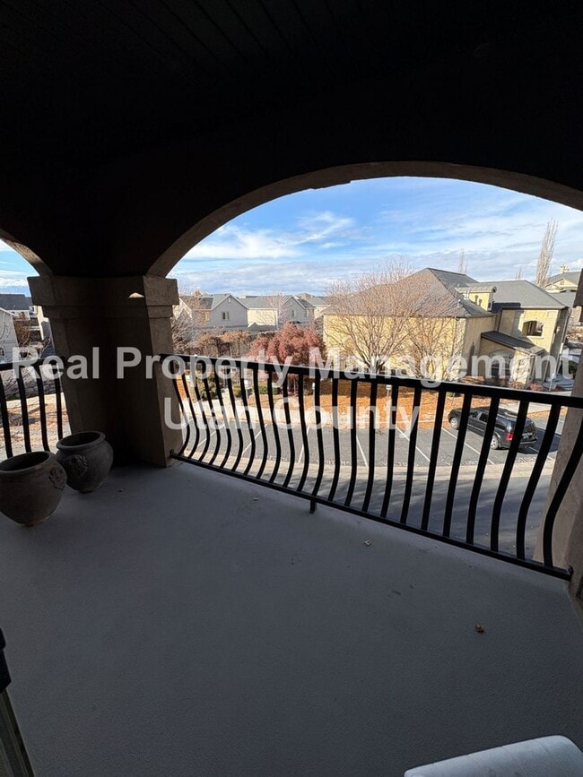 Building Photo - Beautiful Condo in Pleasant Grove