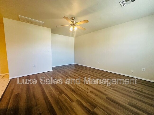 Building Photo - 1738 W Palm Pl