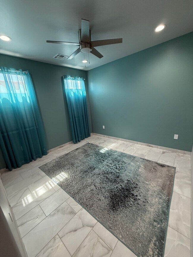 Foto del edificio - Luxury Picacho Hills Home with Rooftop Deck & Stunning Views