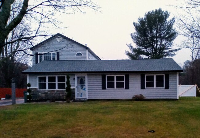 Building Photo - 9 Brentwood Cir