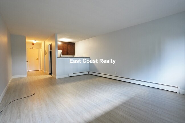 Building Photo - 16 Whites Ave