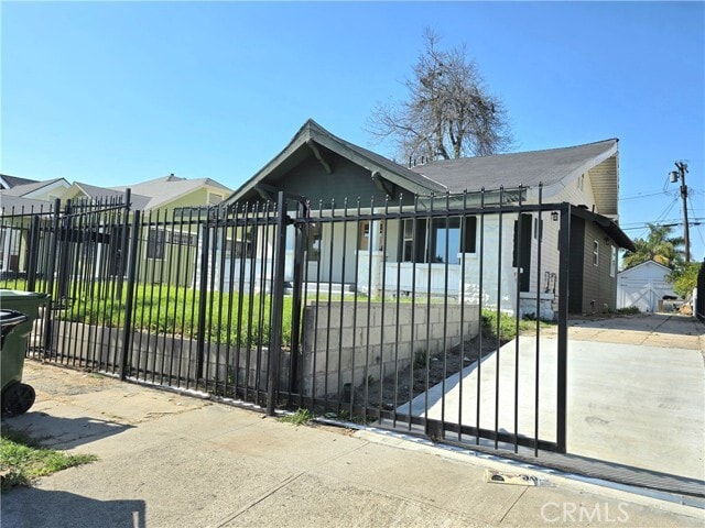 Building Photo - 1225 W 41st St