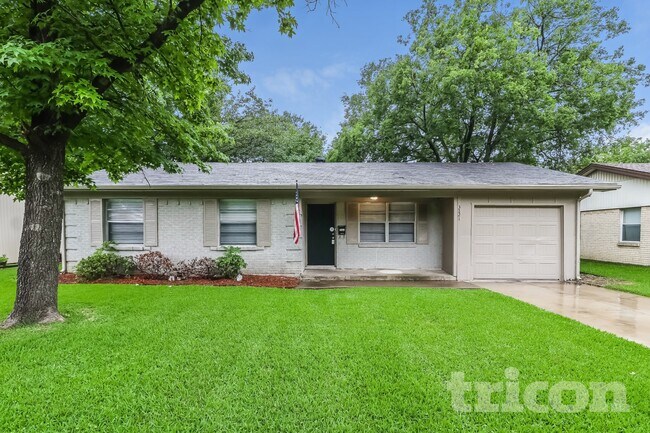 Foto del edificio - 3221 Edgebrook Dr