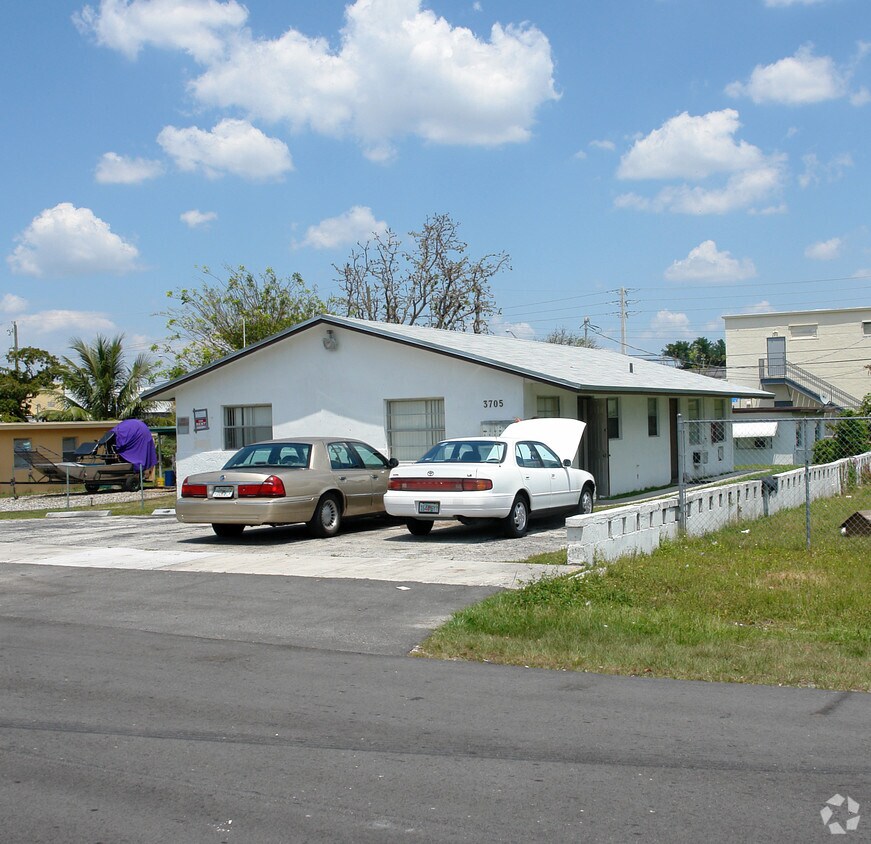 Foto del edificio - 3705 SW 13th Ct