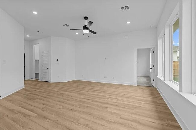 Building Photo - 217 Flowering Senna Dr