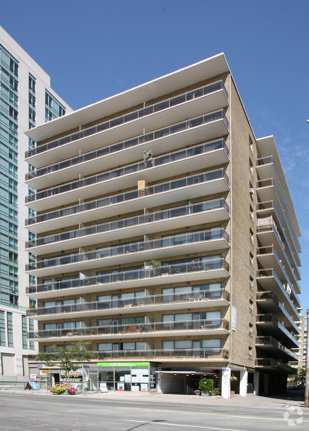 220 Eglinton Ave E, Toronto, ON M4P 1K4 Apartments 220 Eglinton Ave E