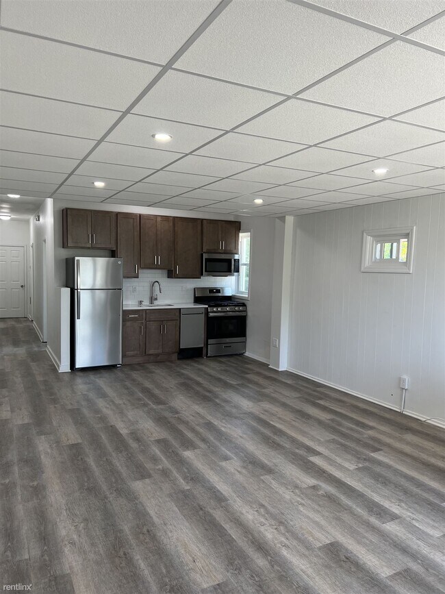 Foto del edificio - 2 br, 1.5 bath Duplex - 2225 Cove Road A