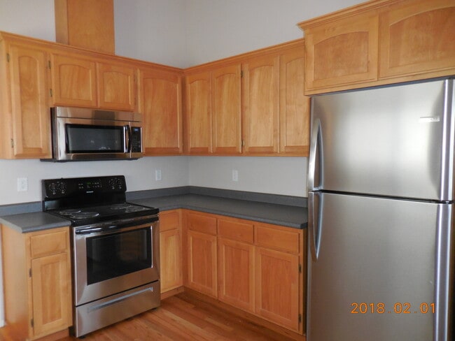 Building Photo - Nice Three Bedroom House