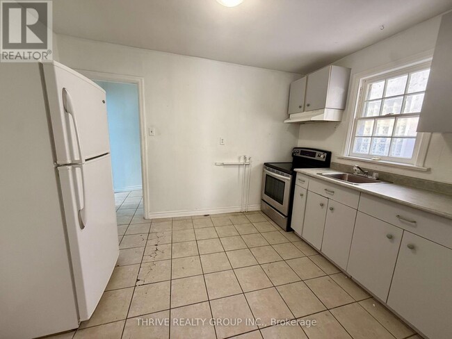 Building Photo - 1203 Dundas St