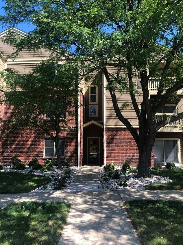 125 Glengarry Dr Unit 104, Bloomingdale, IL 60108 Condo for Rent in