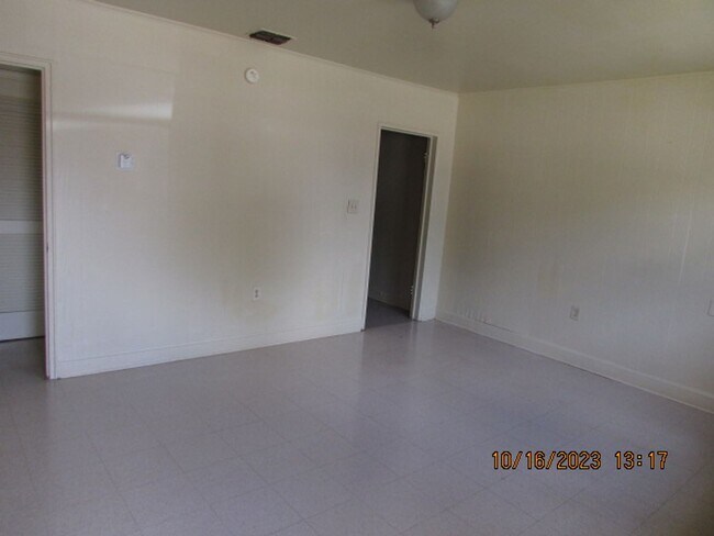Building Photo - 13 Dixie Drive