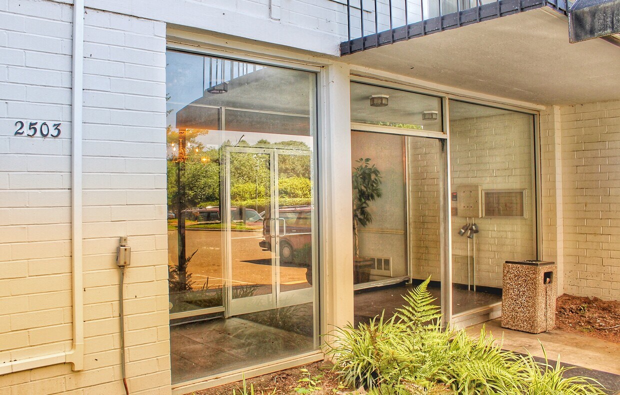Foto principal - 2503 Roswell Ave