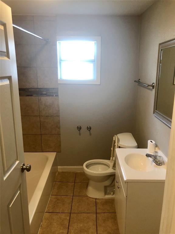 Baño - 3204 Napoleon St