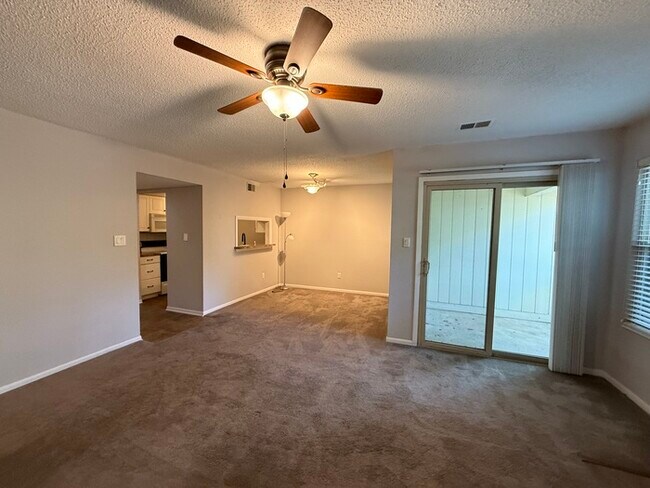 Building Photo - Marble Cliff Condo With Lake Access!
