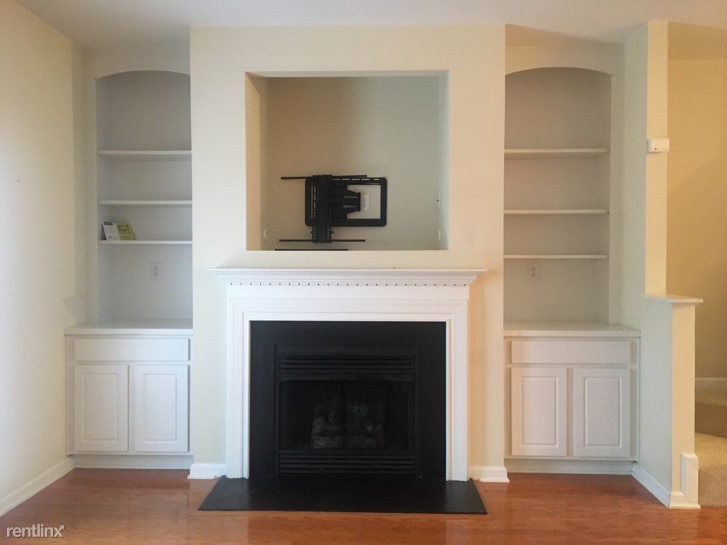 Building Photo - 3 br, 2.5 bath House - 2135 Metacomet Way