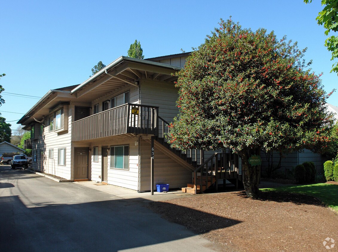 Primary Photo - Holly Tree Apartments