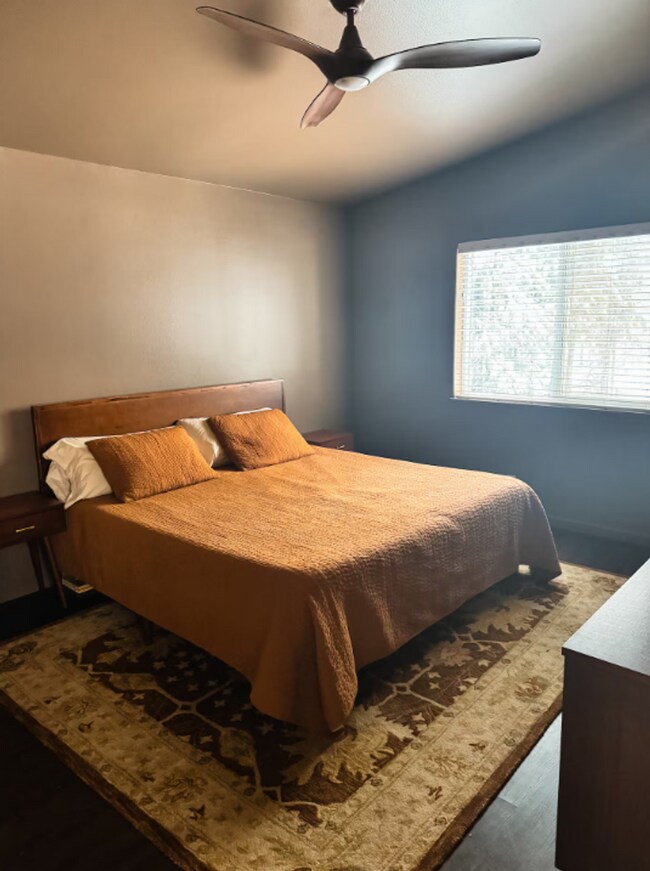 Building Photo - Beautifully Remodeled 2 Bed/1.5 Bath on .4...
