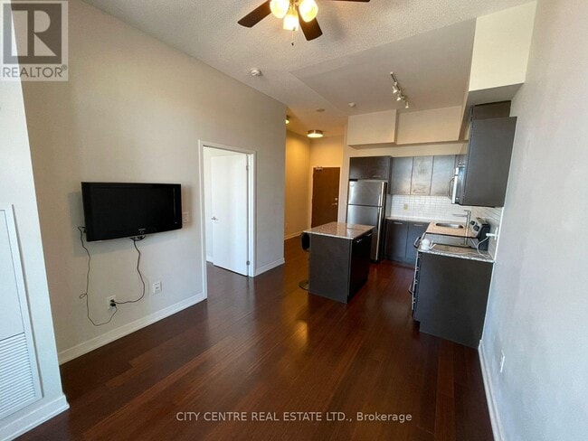 Photo du bâtiment - 365 Prince of Wales Dr