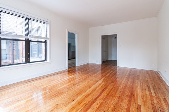 Building Photo - 2819 N Pine Grove Ave