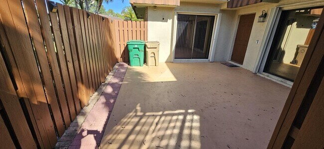 Building Photo - 11865 SW 11th Ct