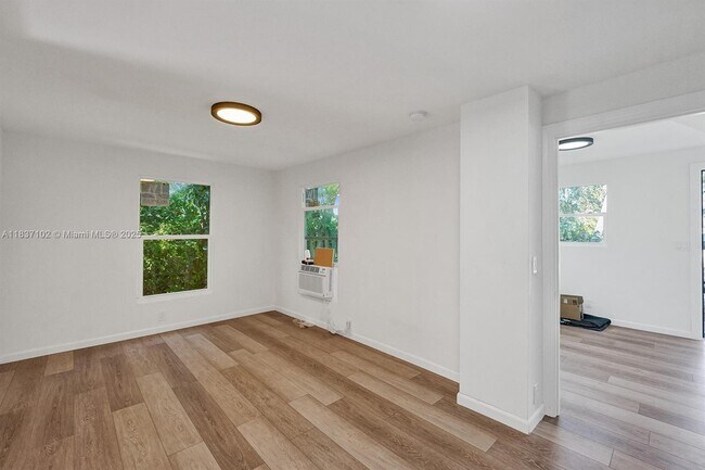Foto del edificio - 310 N Ocean Breeze