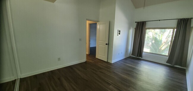 Foto del edificio - Gated Community Living with Pool, Tennis Courts & W/D Hookups – Escondido