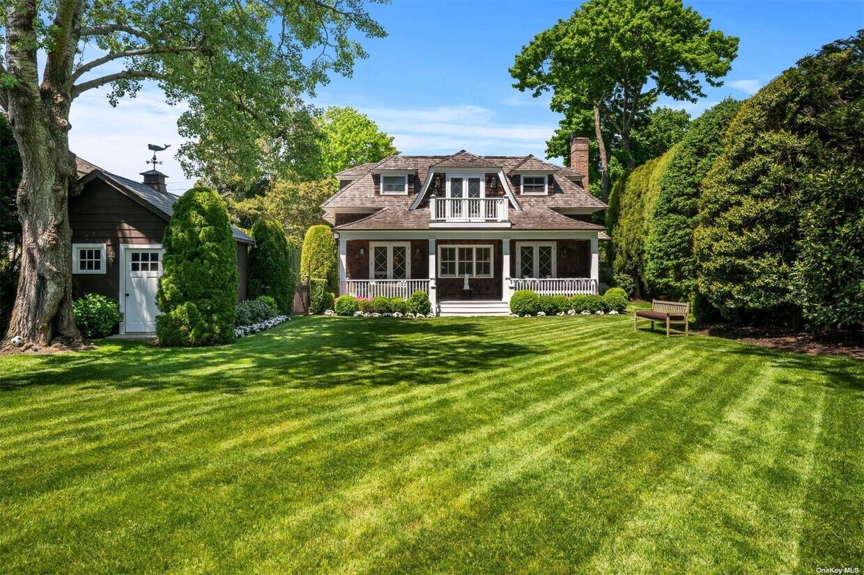 124 Meeting House Ln  