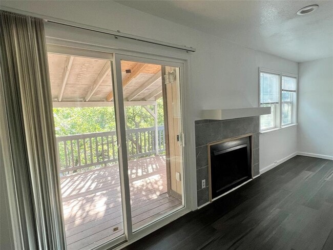 Building Photo - 3601 N Hills Dr