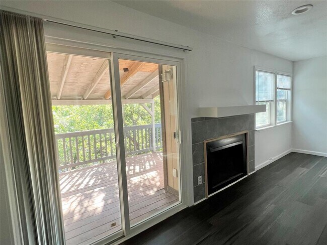 Foto del edificio - 3601 N Hills Dr